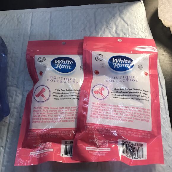 WHITE RAIN Bath Set: Moisturizing Shampoo,Conditioner,Hand Soap & Razors - Picture 11 of 12